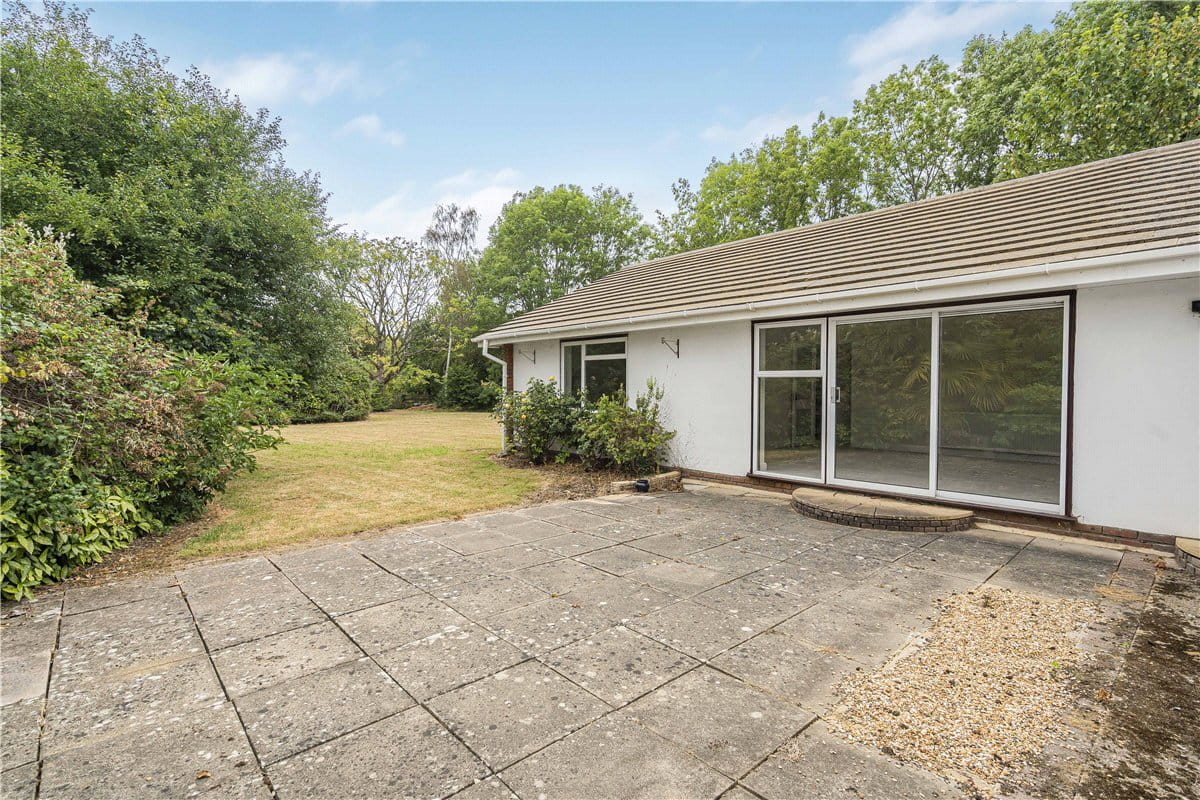 6 bedroom bungalow, Nash Lee Lane, Wendover HP22 - Available