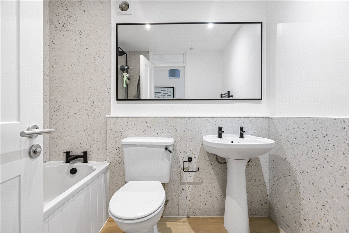 2 bedroom flat, Harefields, Oxford OX2 - Let Agreed