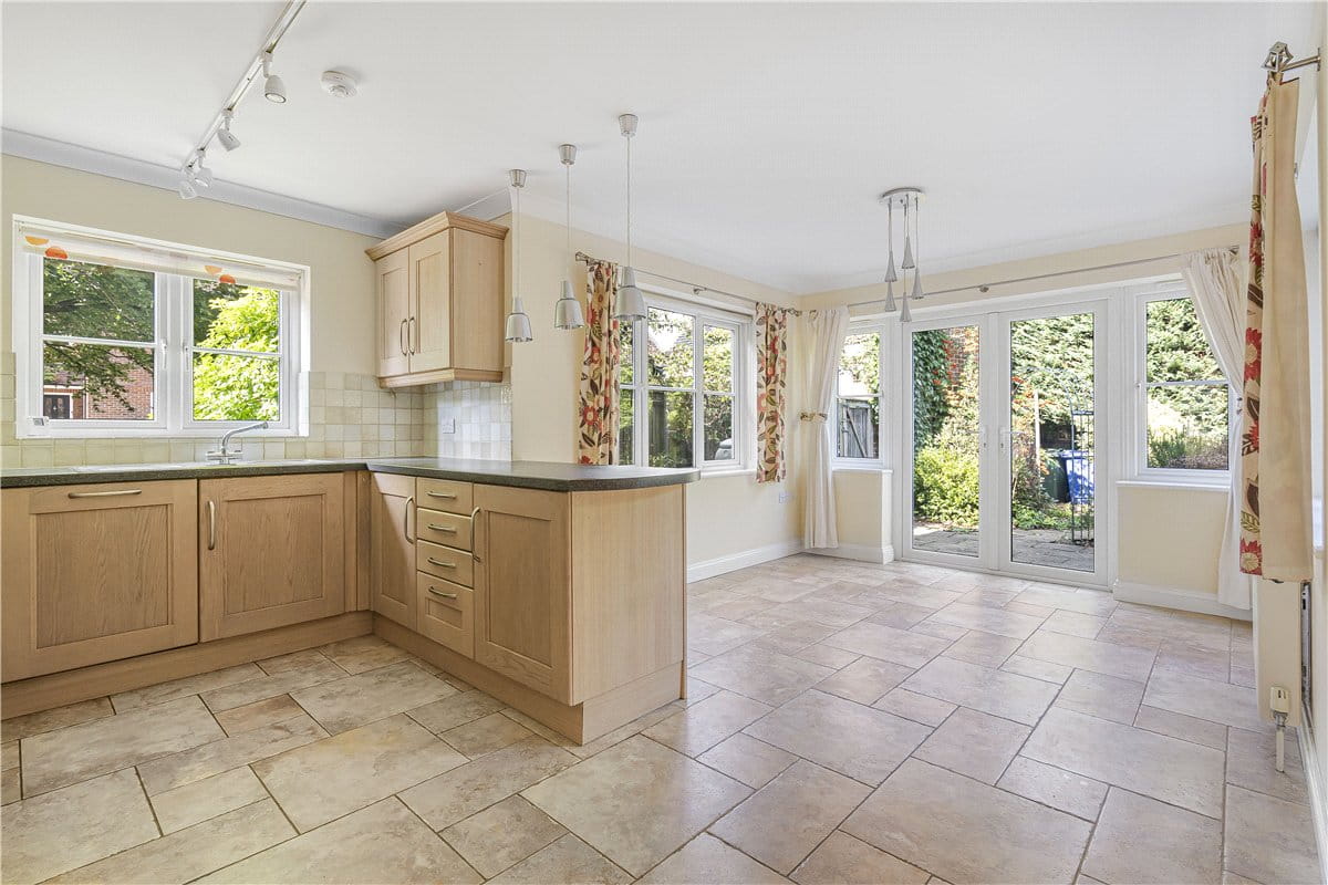 4 bedroom house, Poppy Close, Yarnton OX5 - Let Agreed