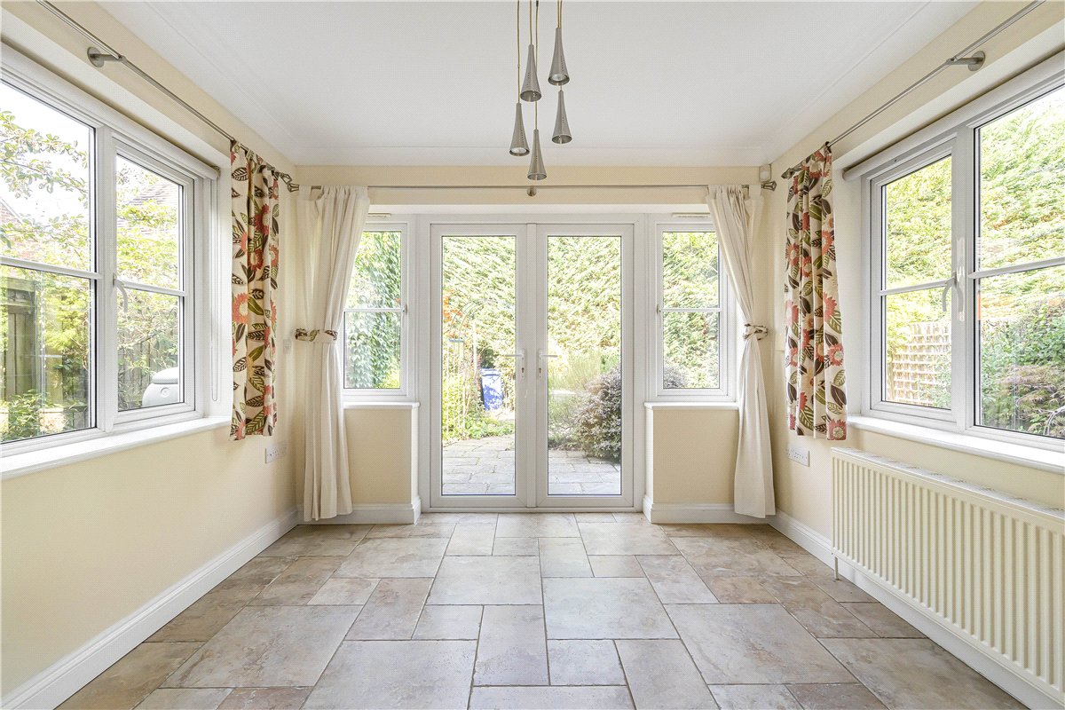 4 bedroom house, Poppy Close, Yarnton OX5 - Let Agreed