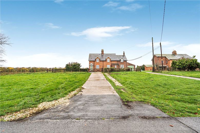 2 bedroom house, Manor Farm Cottages, Ardley Road OX25 - Available