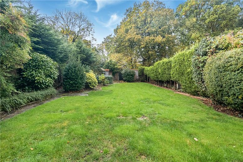 4 bedroom bungalow, The Greenway, Ickenham UB10 - Available