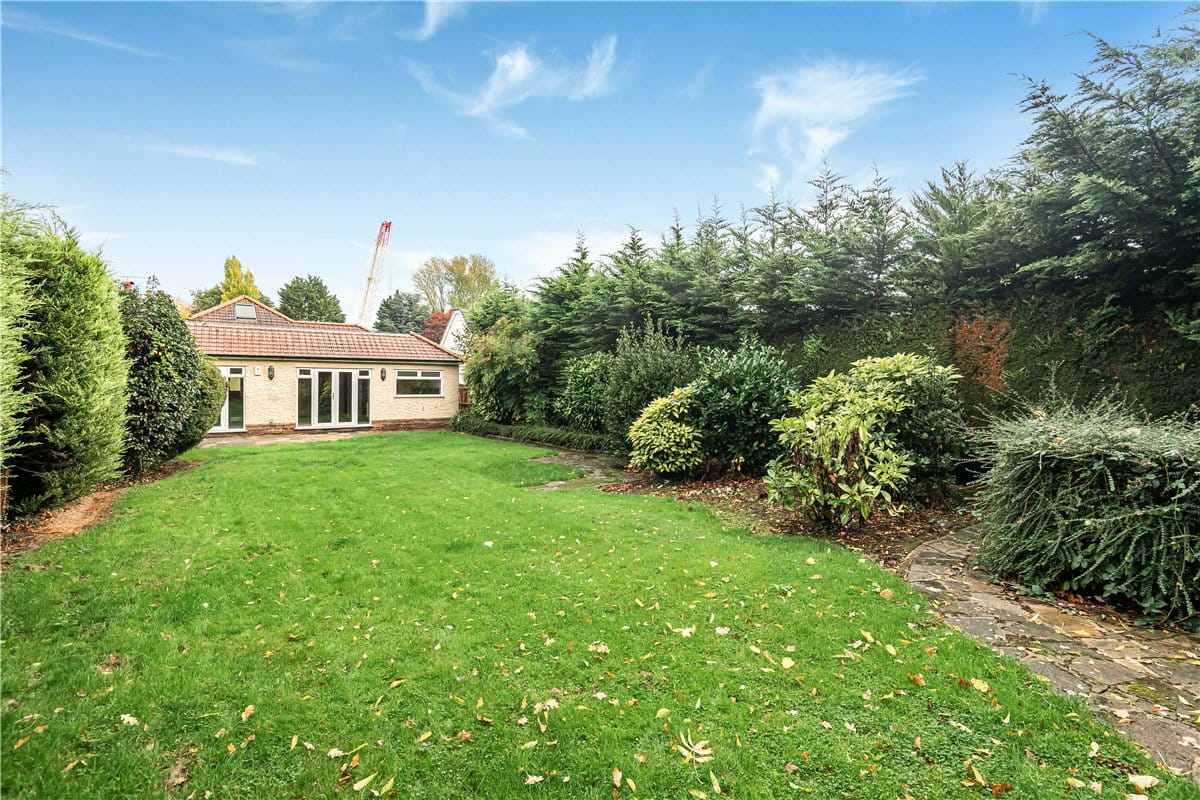4 bedroom bungalow, The Greenway, Ickenham UB10 - Available