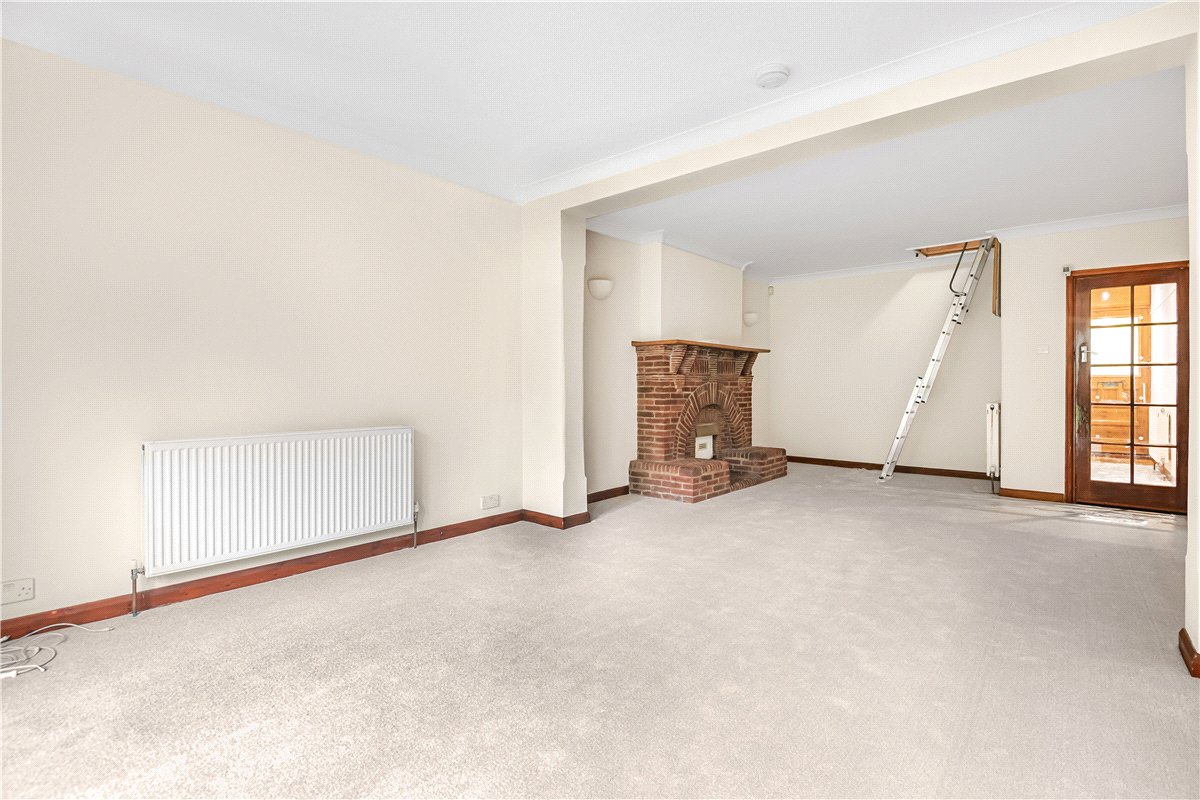 4 bedroom bungalow, The Greenway, Ickenham UB10 - Available