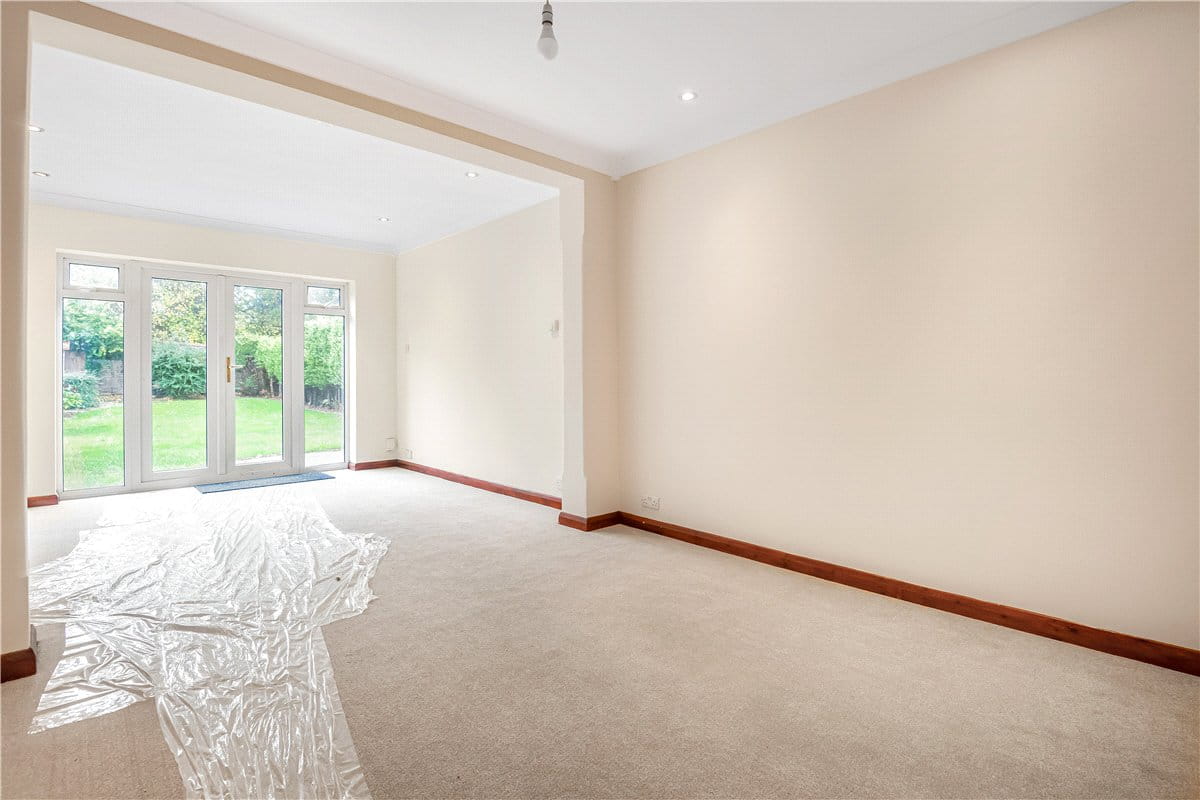 4 bedroom bungalow, The Greenway, Ickenham UB10 - Available
