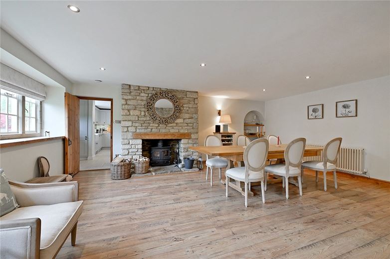 4 bedroom house, Witney Road, Ducklington OX29 - Available