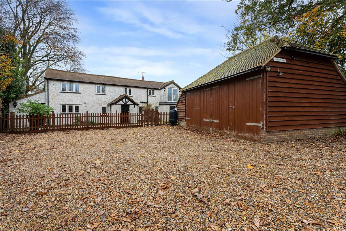 4 bedroom house, Frith Hill, South Heath HP16 - Available