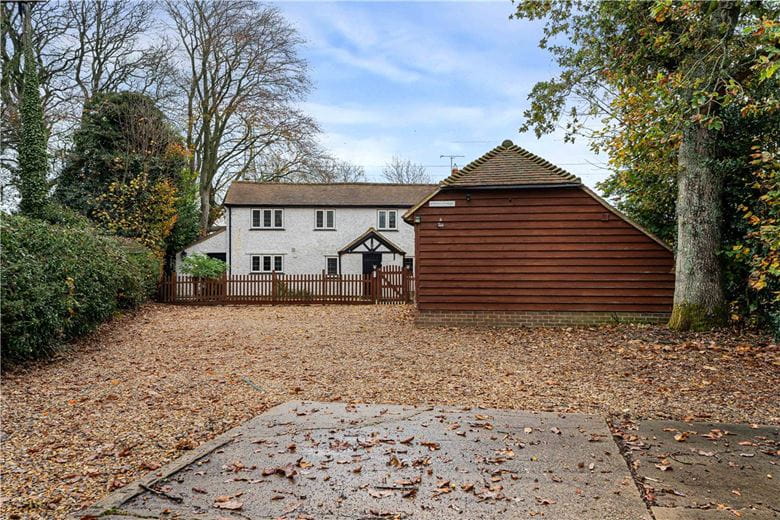 4 bedroom house, Frith Hill, South Heath HP16 - Available
