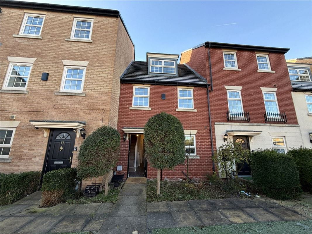 3 bedroom house, Comelybank Drive, Mexborough S64 - Available