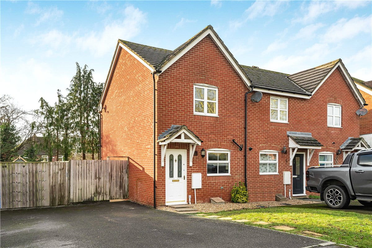 2 bedroom house, Hamilton Close, Bicester OX26 - Available