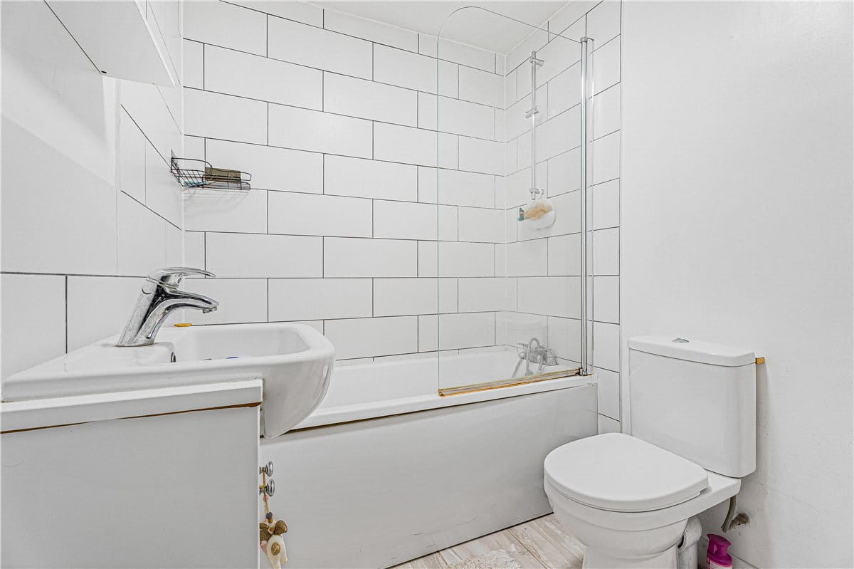 2 bedroom maisonette, West End, Witney OX28 - Available