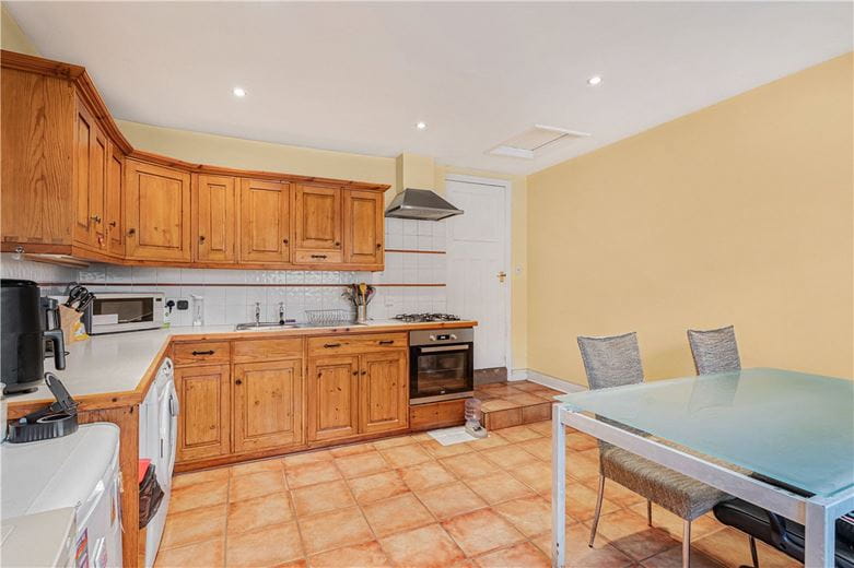 2 bedroom maisonette, West End, Witney OX28 - Available