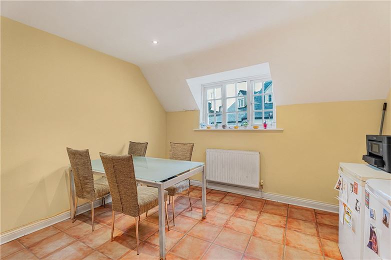2 bedroom maisonette, West End, Witney OX28 - Available