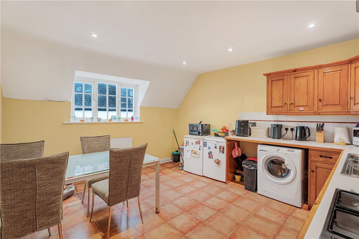 2 bedroom maisonette, West End, Witney OX28 - Available