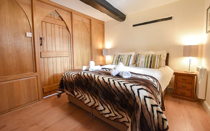 66 bedroom , Lew, Bampton OX18 - Available