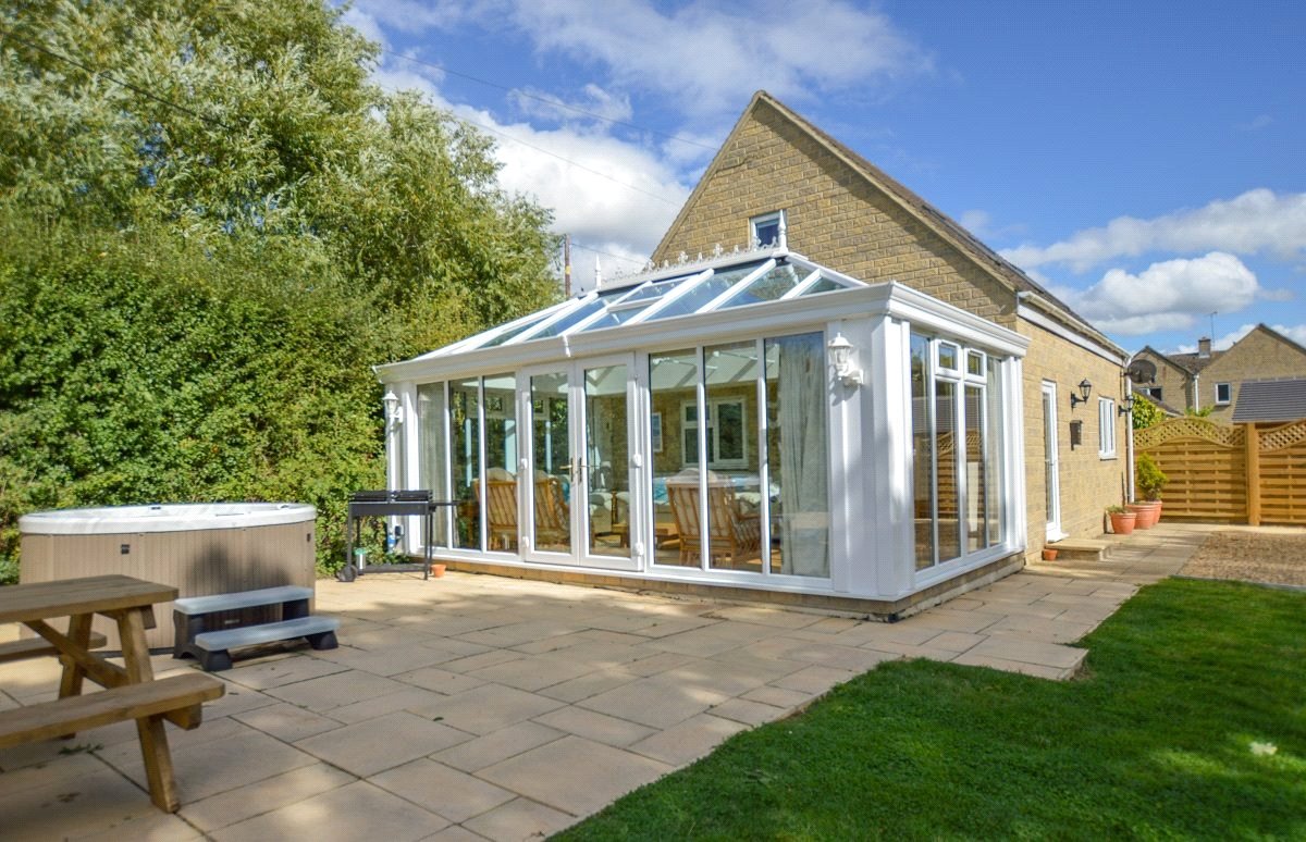 66 bedroom , Lew, Bampton OX18 - Available