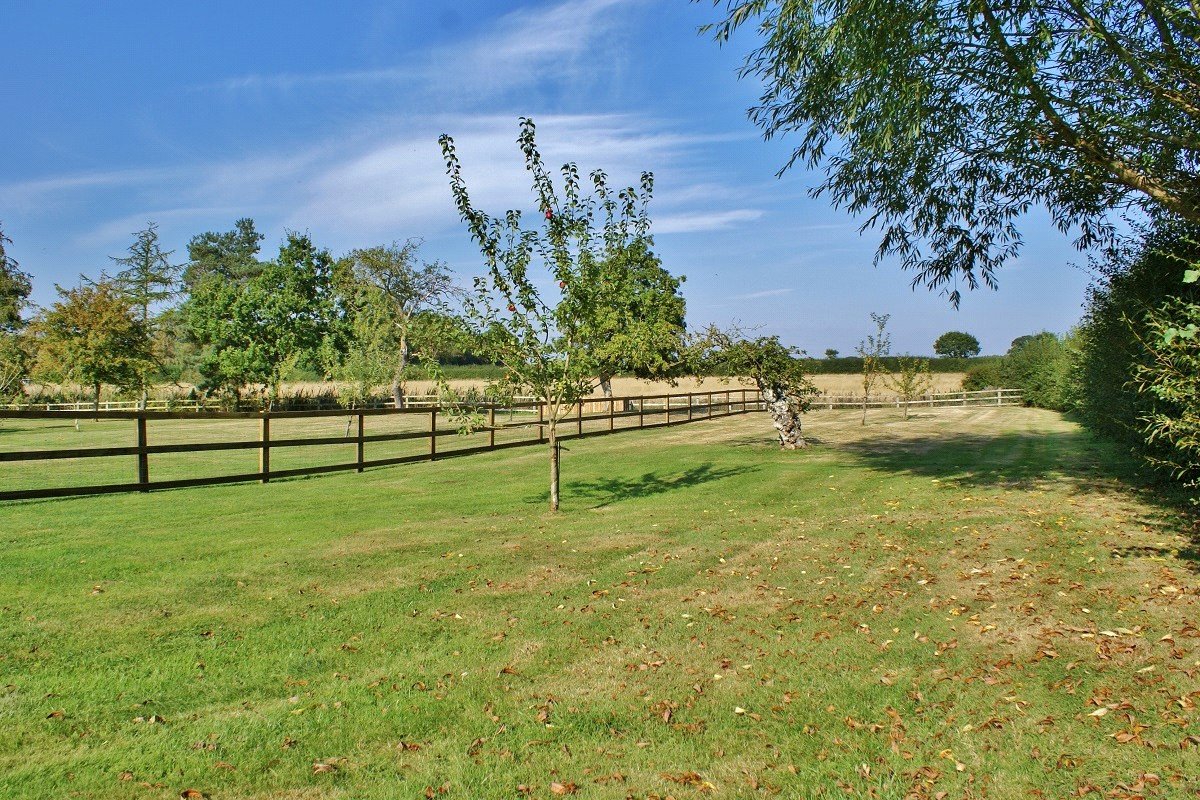 66 bedroom , Lew, Bampton OX18 - Available