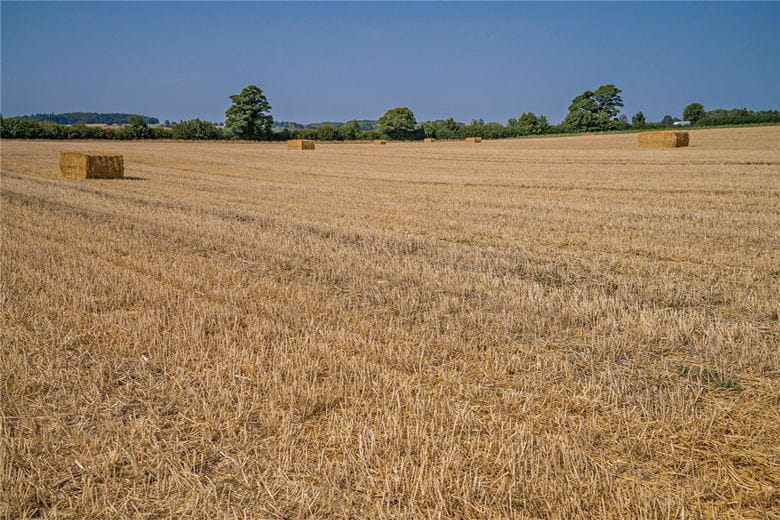  bedroom , Kings Lane, Longcot SN7 - Available