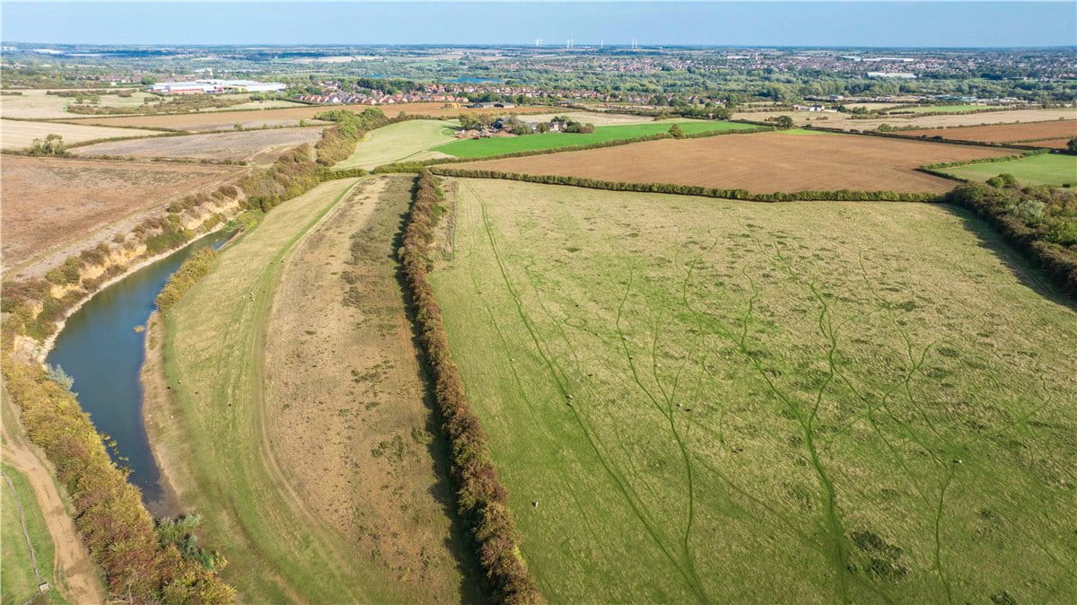 1,728 acres Country Estate, Finedon, NN9 - Available