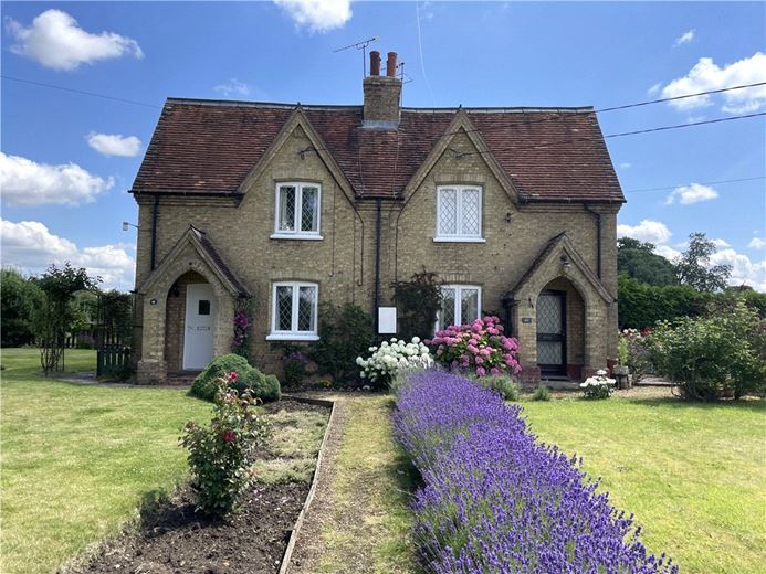 3 bedroom house, Water End, Eversholt MK17 - Available