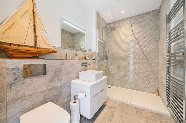 3 acres House, Stourport Road, Great Witley WR6 - Available