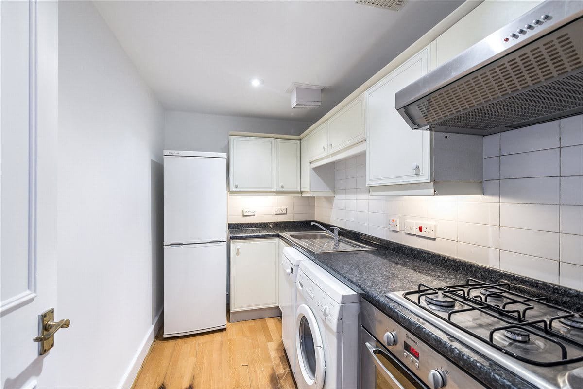 2 bedroom flat, St Stephens Avenue, London W12