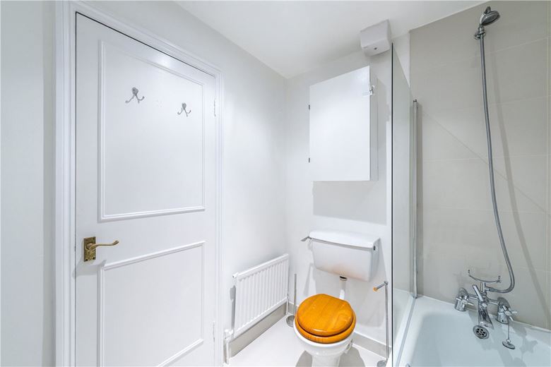 2 bedroom flat, St Stephens Avenue, London W12