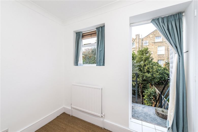 2 bedroom flat, St Stephens Avenue, London W12