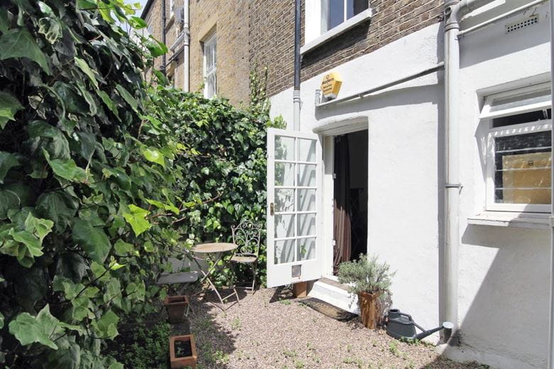 1 bedroom flat, Bloom Park Road, Fulham SW6 - Let Agreed