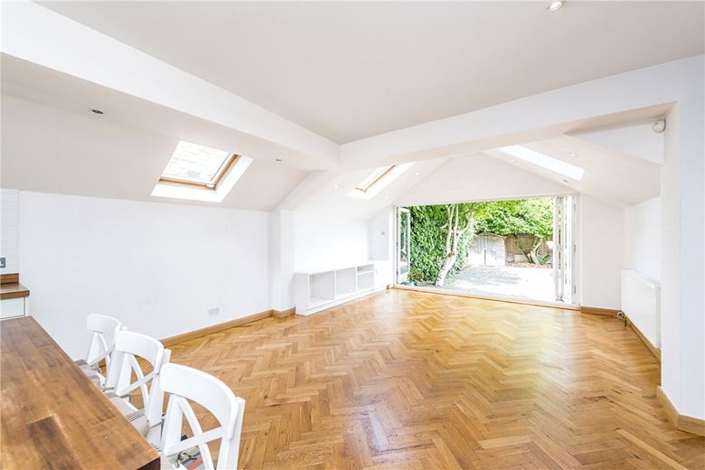 4 bedroom house, Langthorne Street, London SW6 - Available