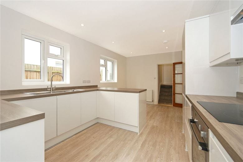 3 bedroom house, Holyport Road, London SW6 - Available