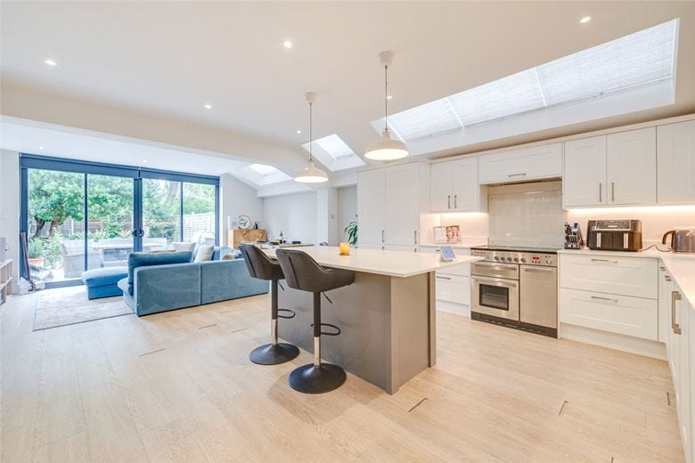 2 bedroom flat, Niton Street, Bishops Park SW6