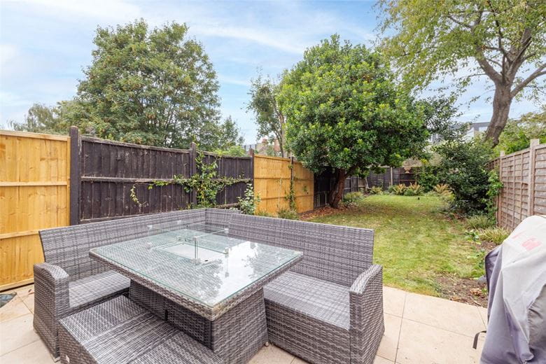 2 bedroom flat, Niton Street, Bishops Park SW6