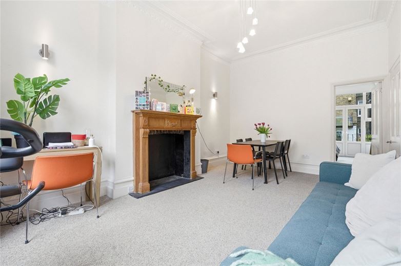 1 bedroom flat, Crookham Road, London SW6 - Available