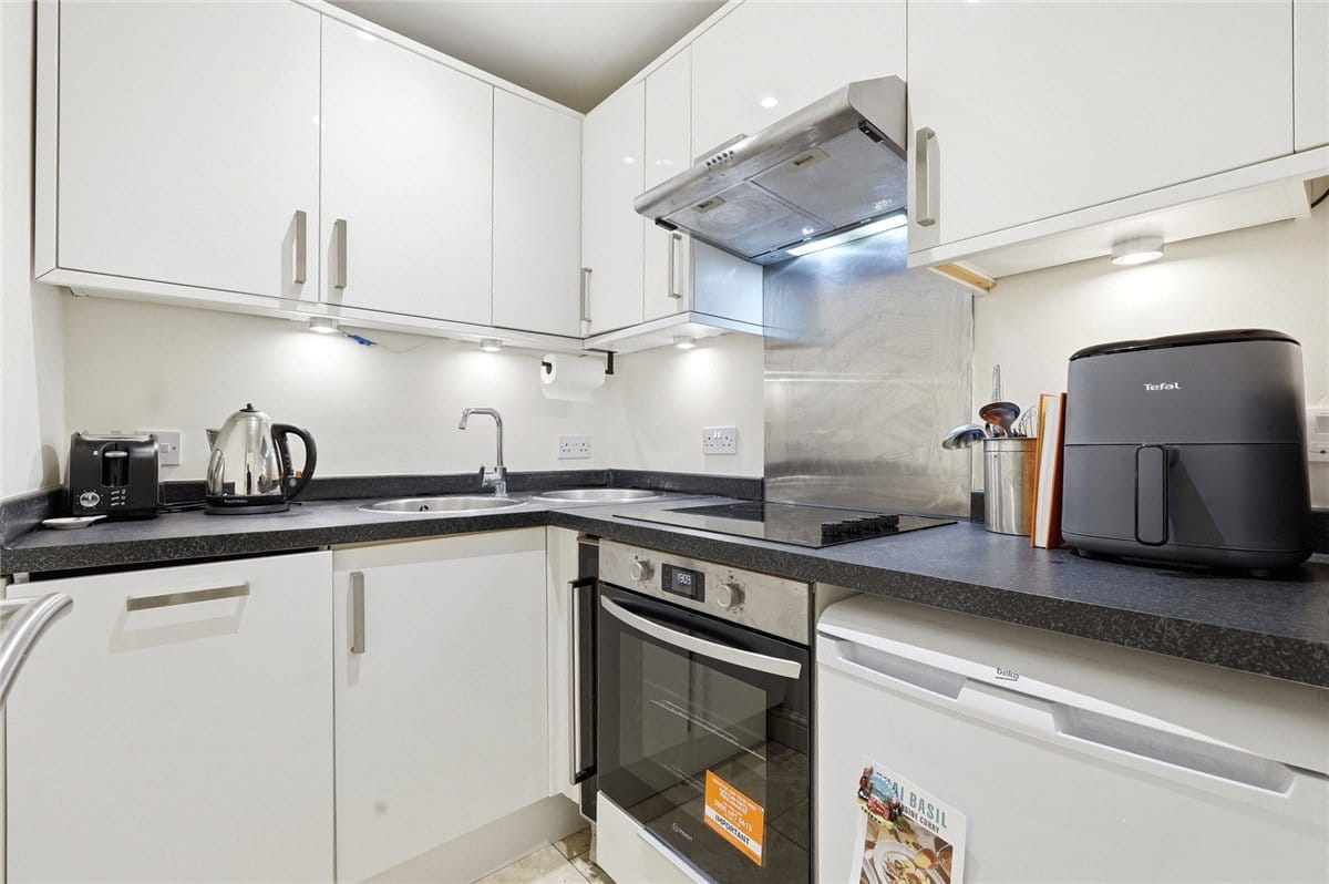 1 bedroom flat, Crookham Road, London SW6 - Available