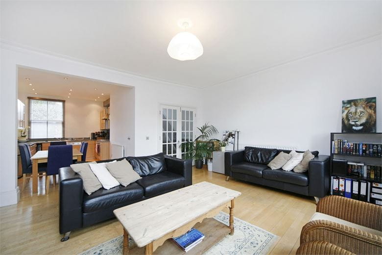 3 bedroom flat, Fulham Road, London SW6 - Let Agreed