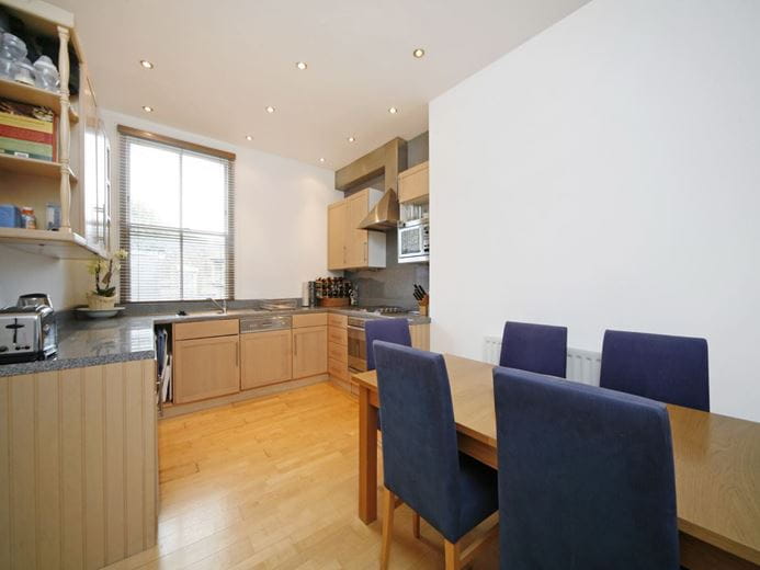 3 bedroom flat, Fulham Road, London SW6 - Let Agreed