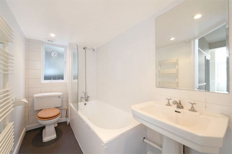 2 bedroom flat, Danehurst Street, London SW6 - Let Agreed