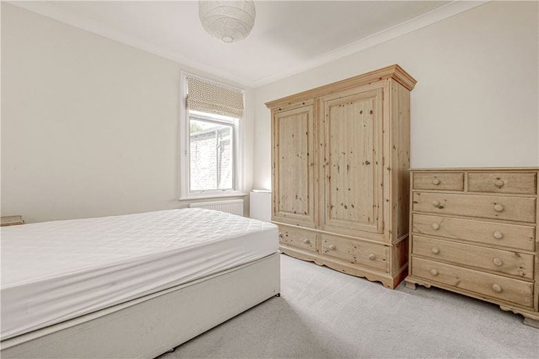 2 bedroom flat, Langthorne Street, London SW6