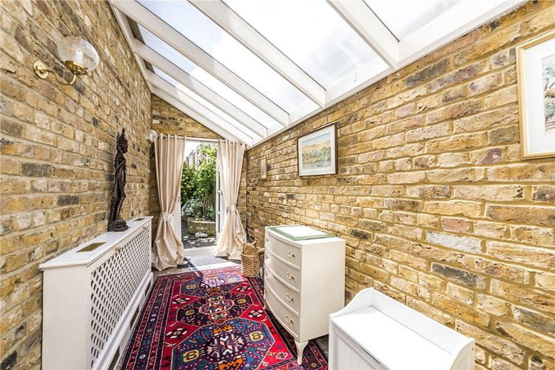 1 bedroom flat, Bishops Road, London SW6 - Available