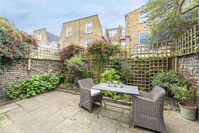 2 bedroom flat, Hestercombe Avenue, London SW6 - Let Agreed