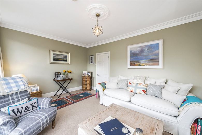 2 bedroom flat, Inglethorpe Street, London SW6