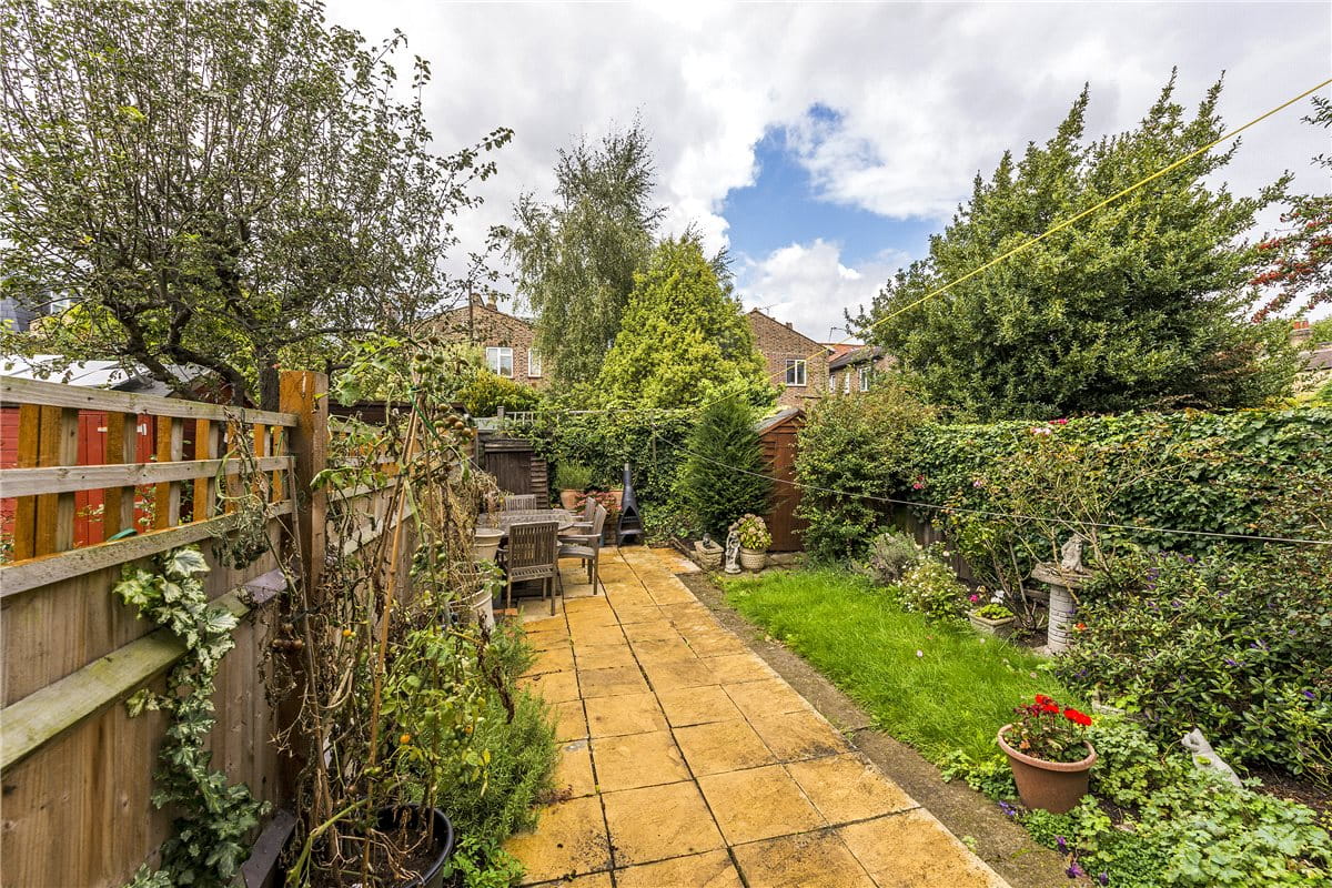 2 bedroom flat, Inglethorpe Street, London SW6