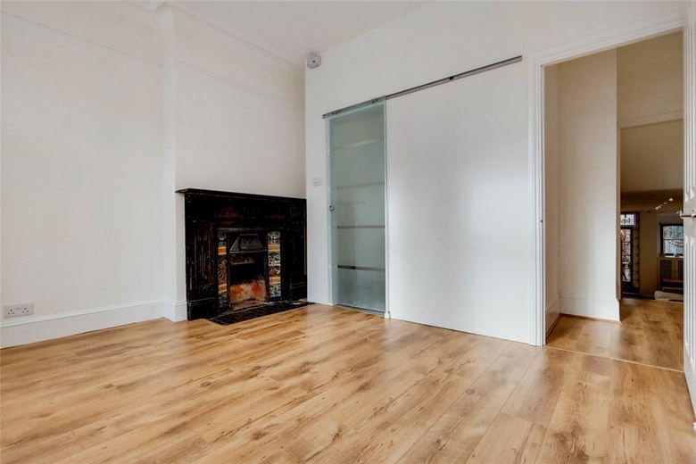2 bedroom flat, Sedlescombe Road, London SW6 - Let Agreed