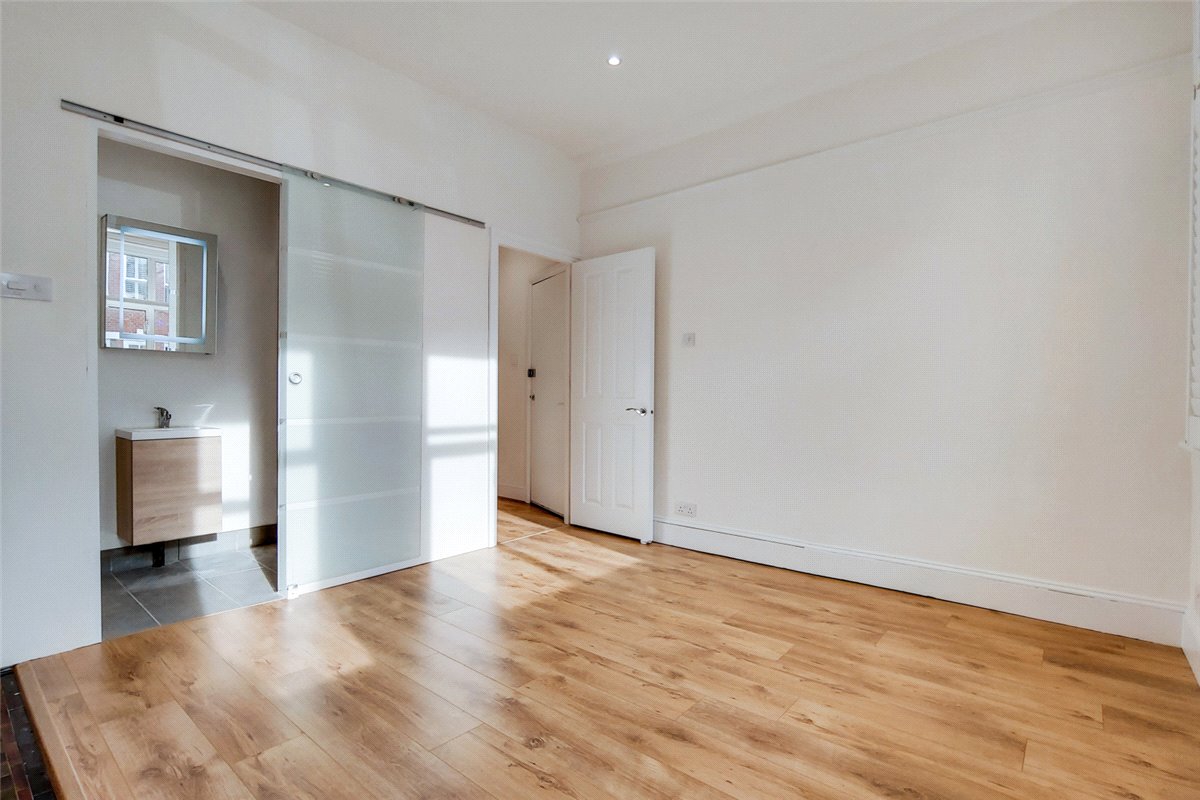 2 bedroom flat, Sedlescombe Road, London SW6 - Let Agreed