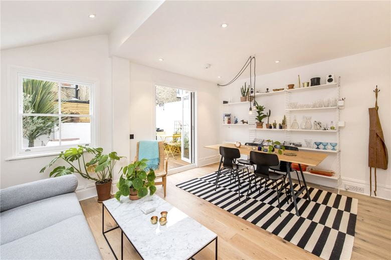 2 bedroom flat, Mendora Road, London SW6