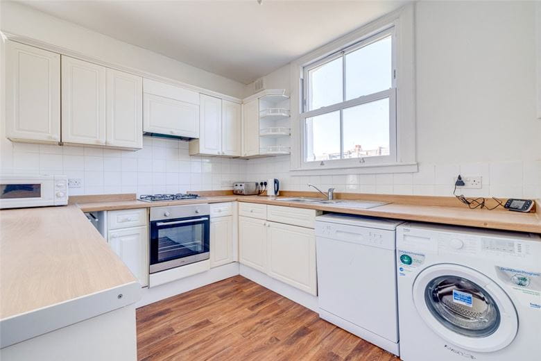 4 bedroom flat, Harbord Street, London SW6 - Let Agreed