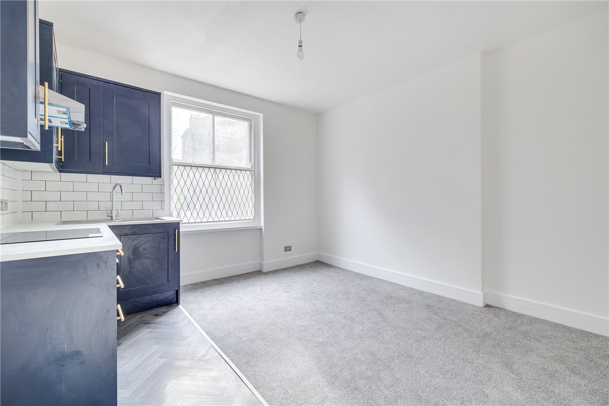 2 bedroom flat, Waldemar Avenue Mansions, Waldemar Avenue SW6 - Let Agreed