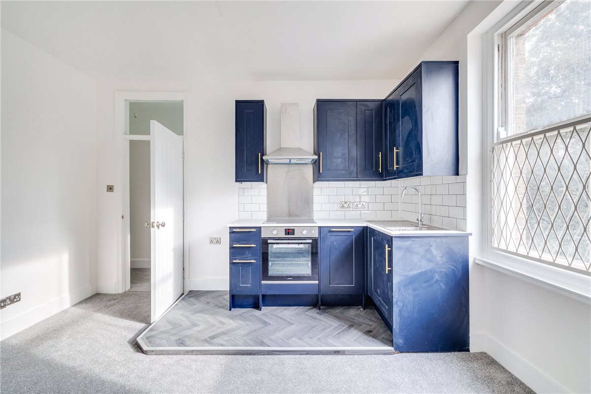 2 bedroom flat, Waldemar Avenue Mansions, Waldemar Avenue SW6 - Let Agreed