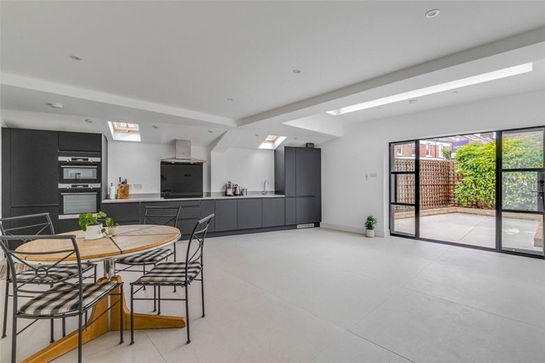 2 bedroom flat, Crabtree Lane, London SW6